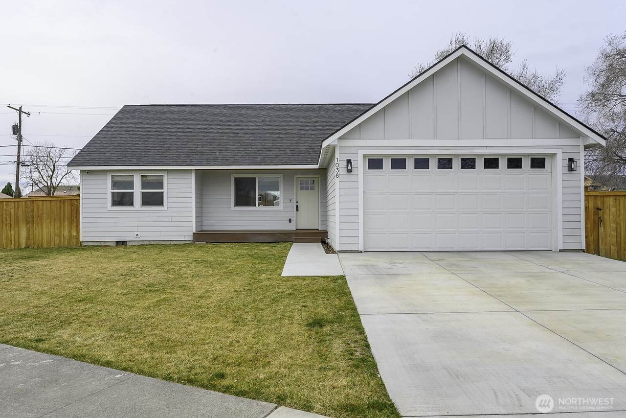 1038 Lakeside Drive - Photo 1