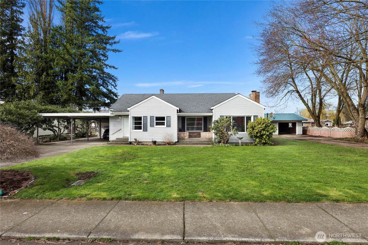 209 Nooksack Avenue - Photo 1