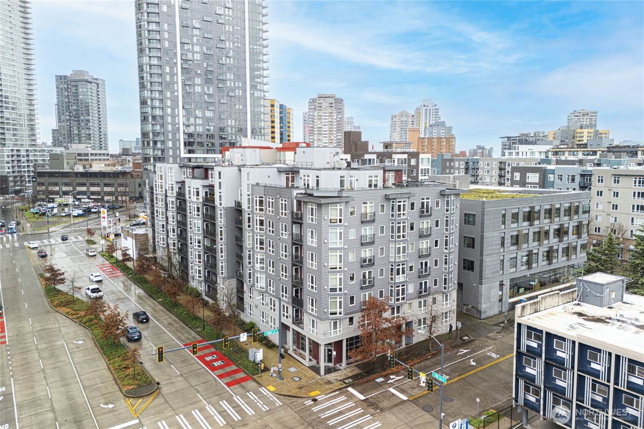 699 John St - Photo 1