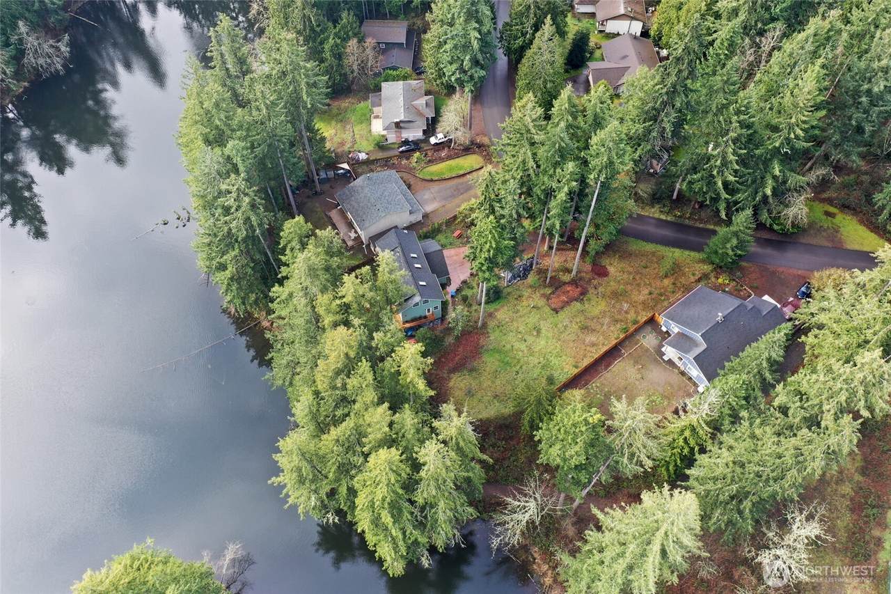 18512 Woodside Drive - Photo 1