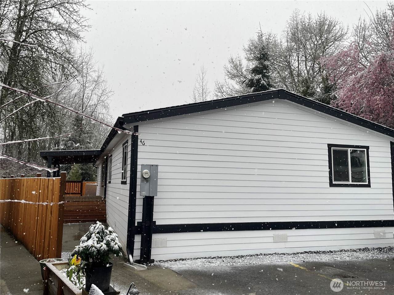 827 West Valley Highway - Photo 1