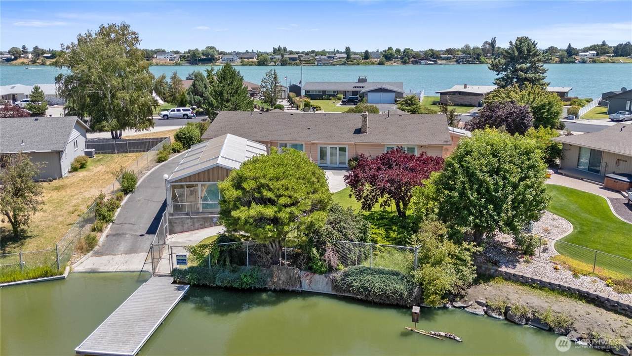 939 Laguna Drive - Photo 1