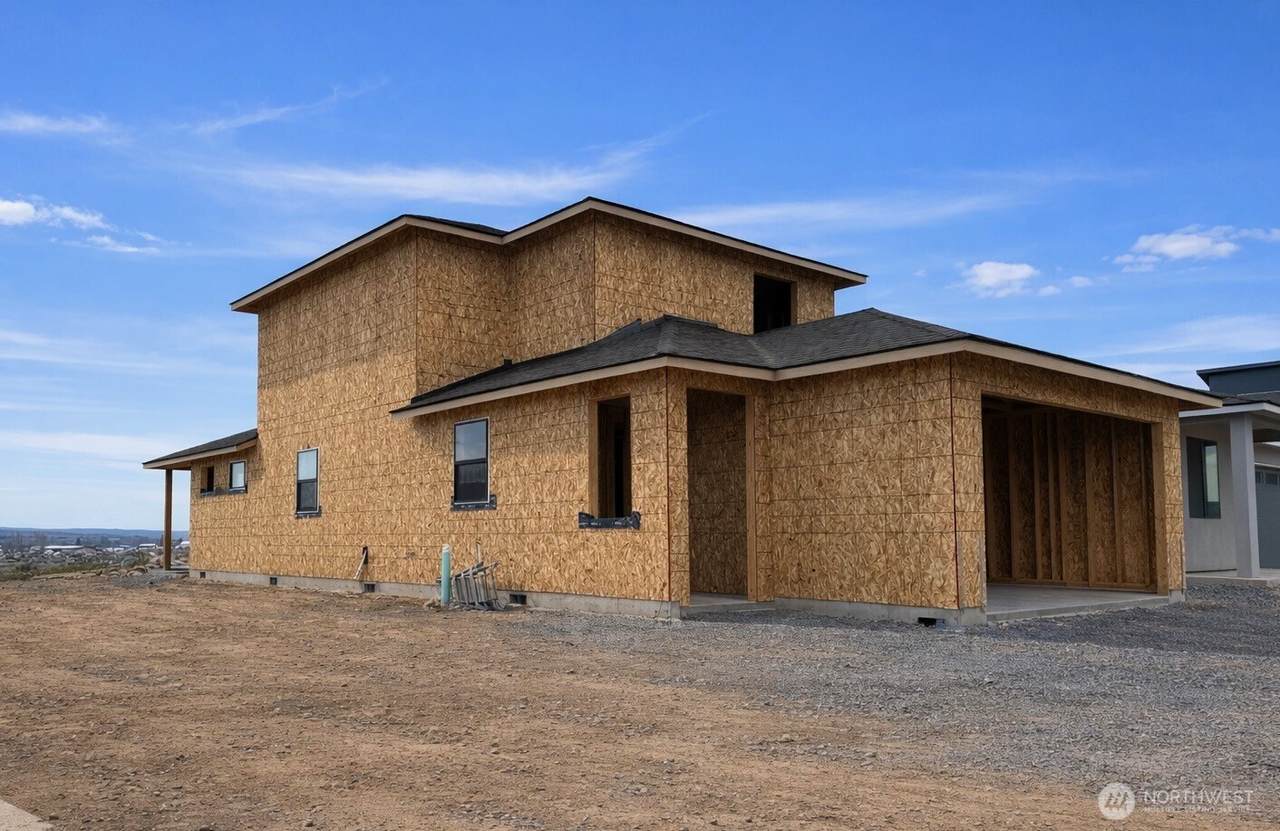 911 9th Avenue - Photo 1
