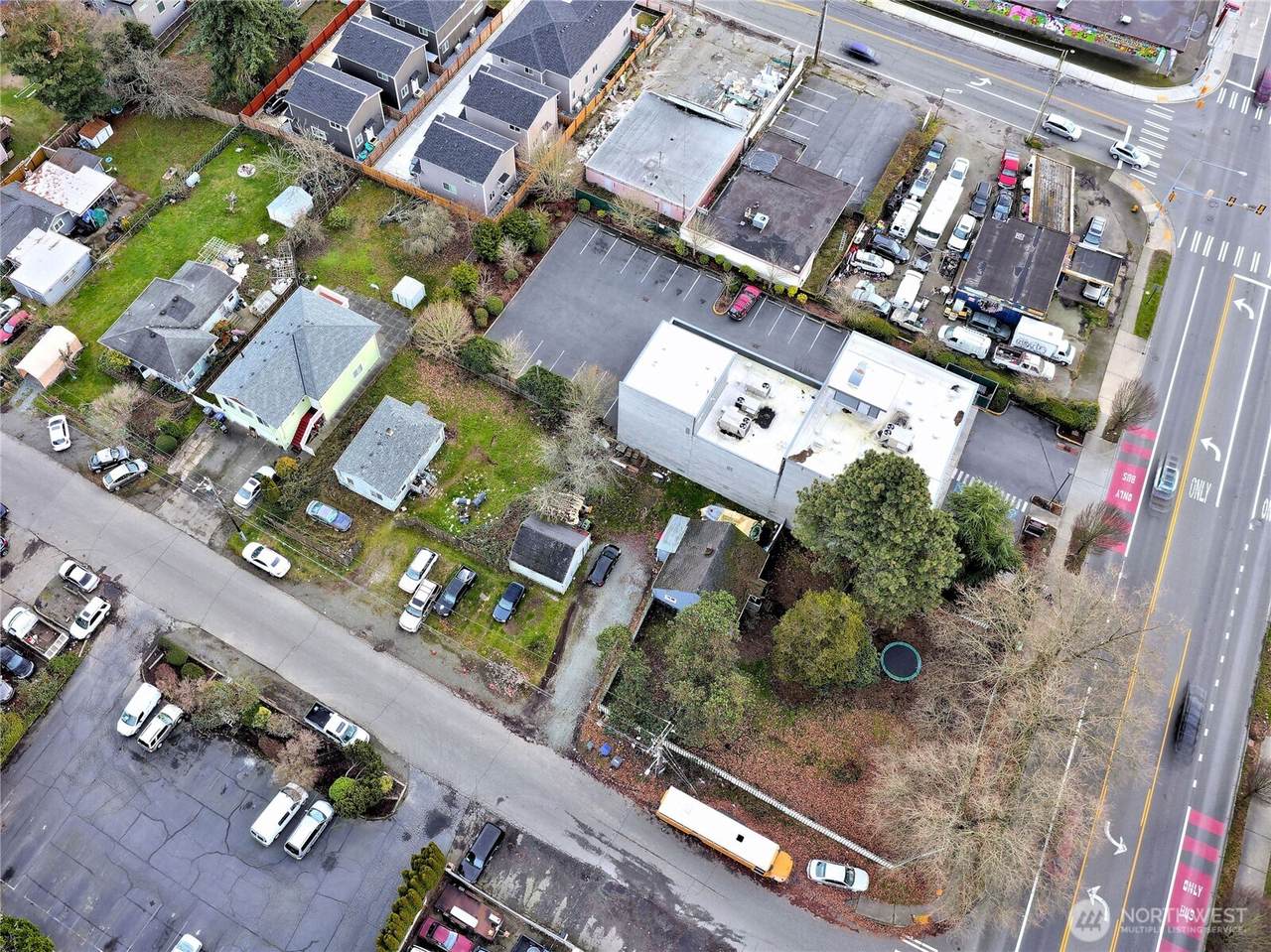 13502 Ambaum Boulevard - Photo 1