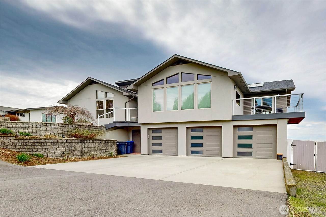 2425 Country Club Road - Photo 1