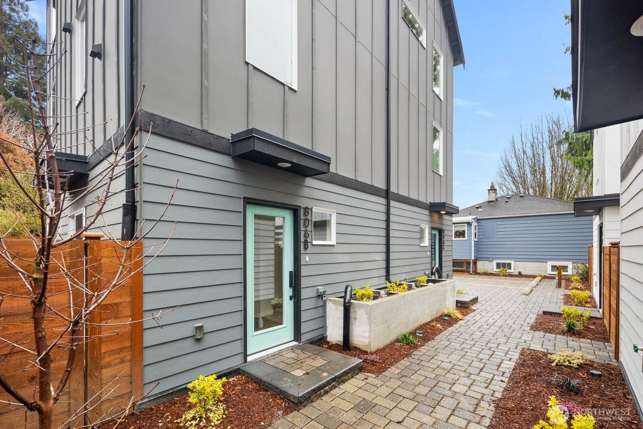 806 B Rose Street - Photo 1