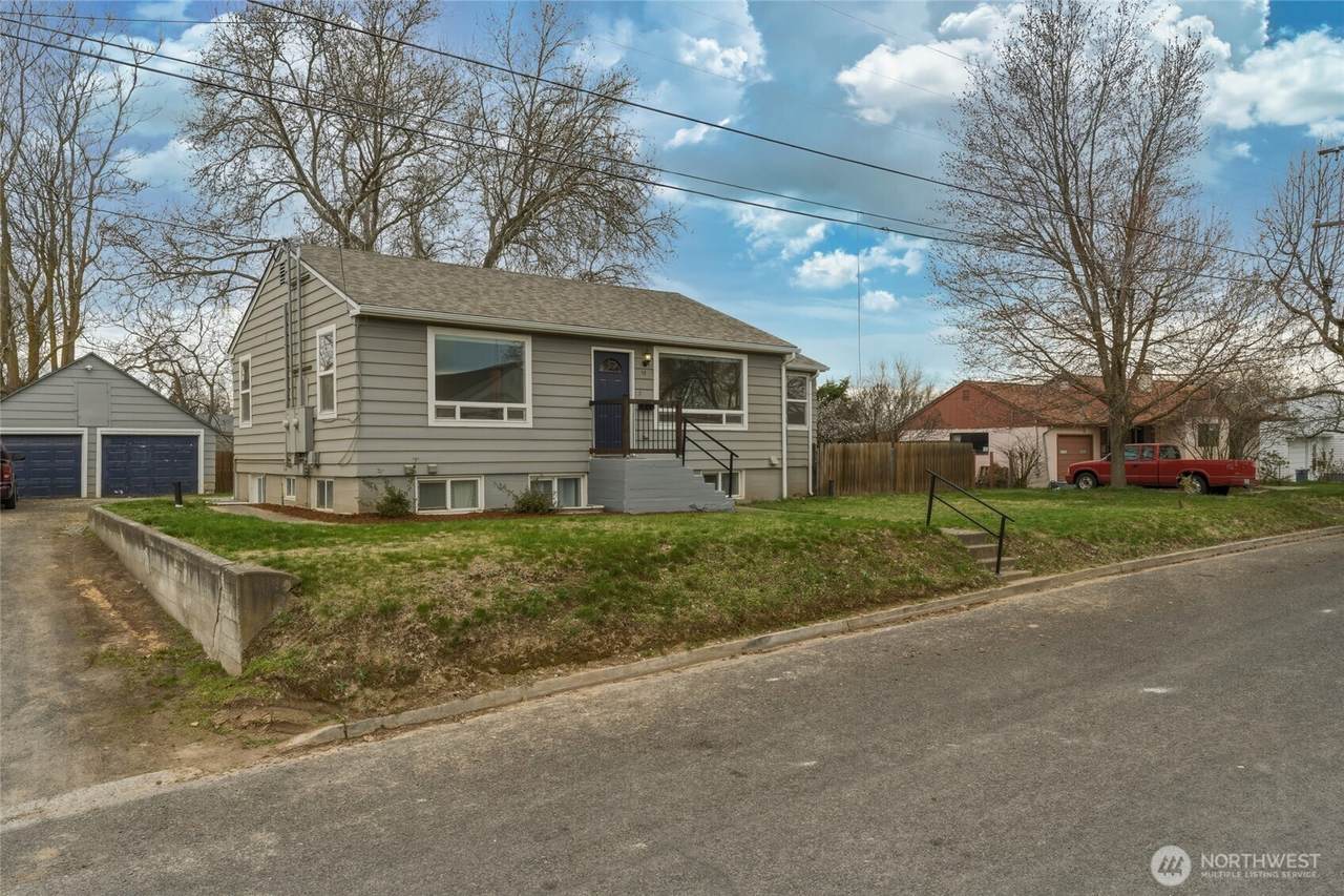 15 13th Street - Photo 1