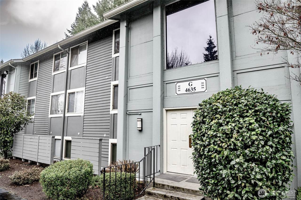 4635 Lake Sammamish Parkway - Photo 1
