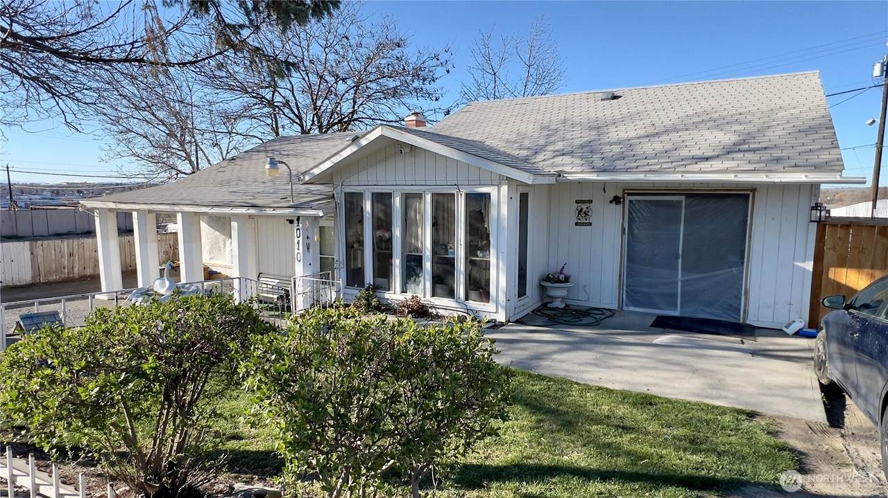 1010 Terrace Ave - Photo 1