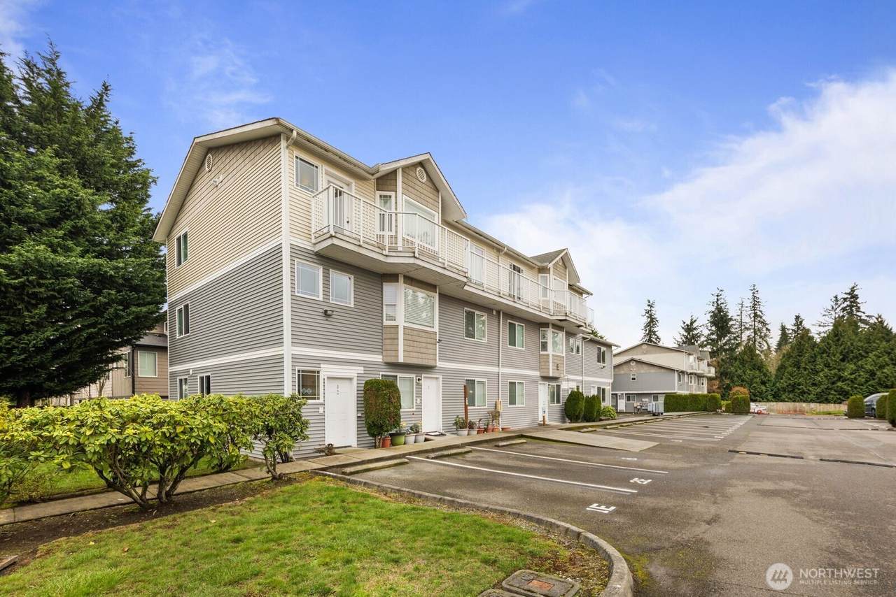 3322 148th Street - Photo 1
