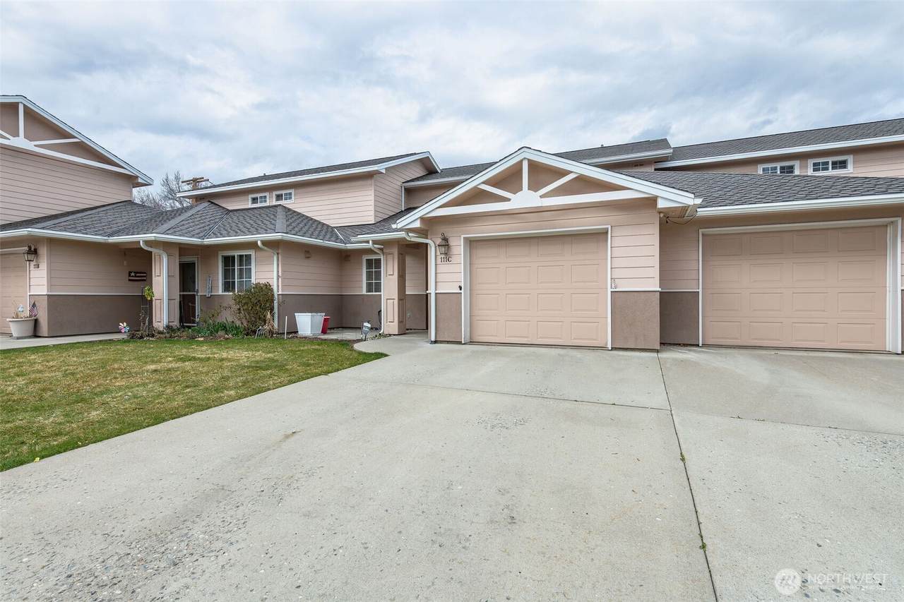111 Whitebirch Place - Photo 1