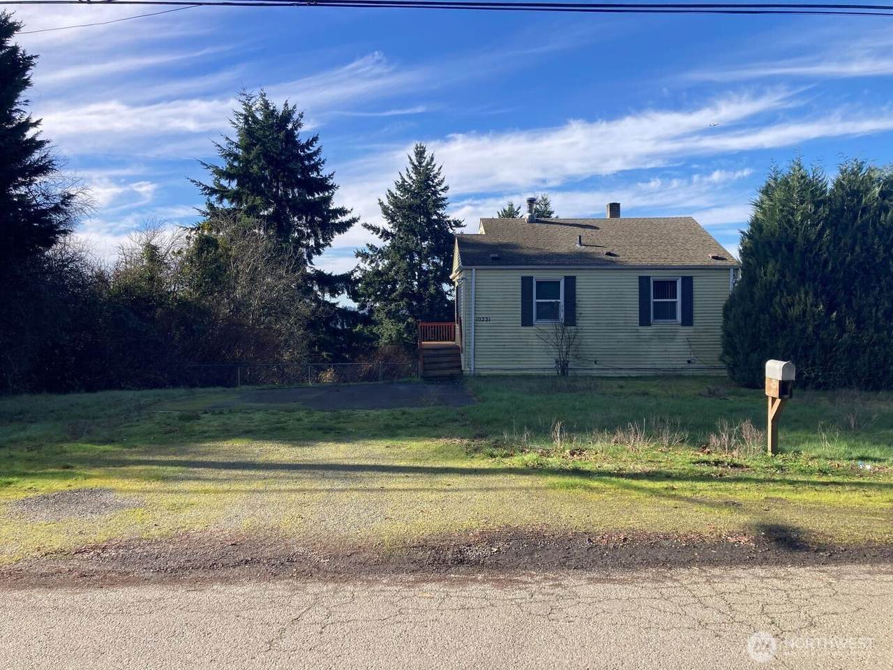 10231 Beacon Avenue - Photo 1