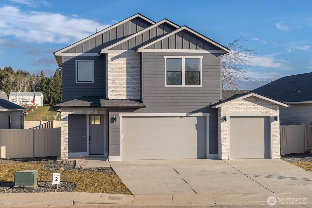 567 Perry Avenue - Photo 1