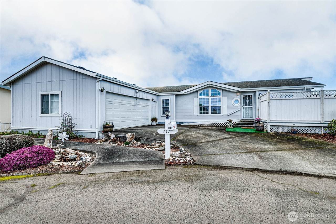 617 7th Avenue - Photo 1