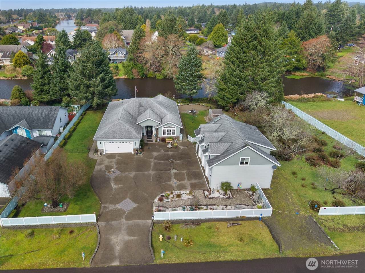 655 Skamokawa Court - Photo 1