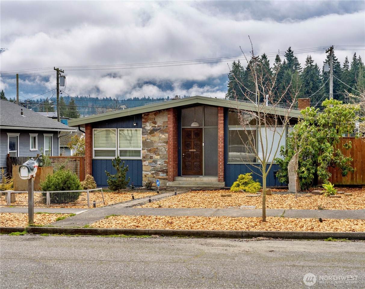 626 Georgiana Street - Photo 1