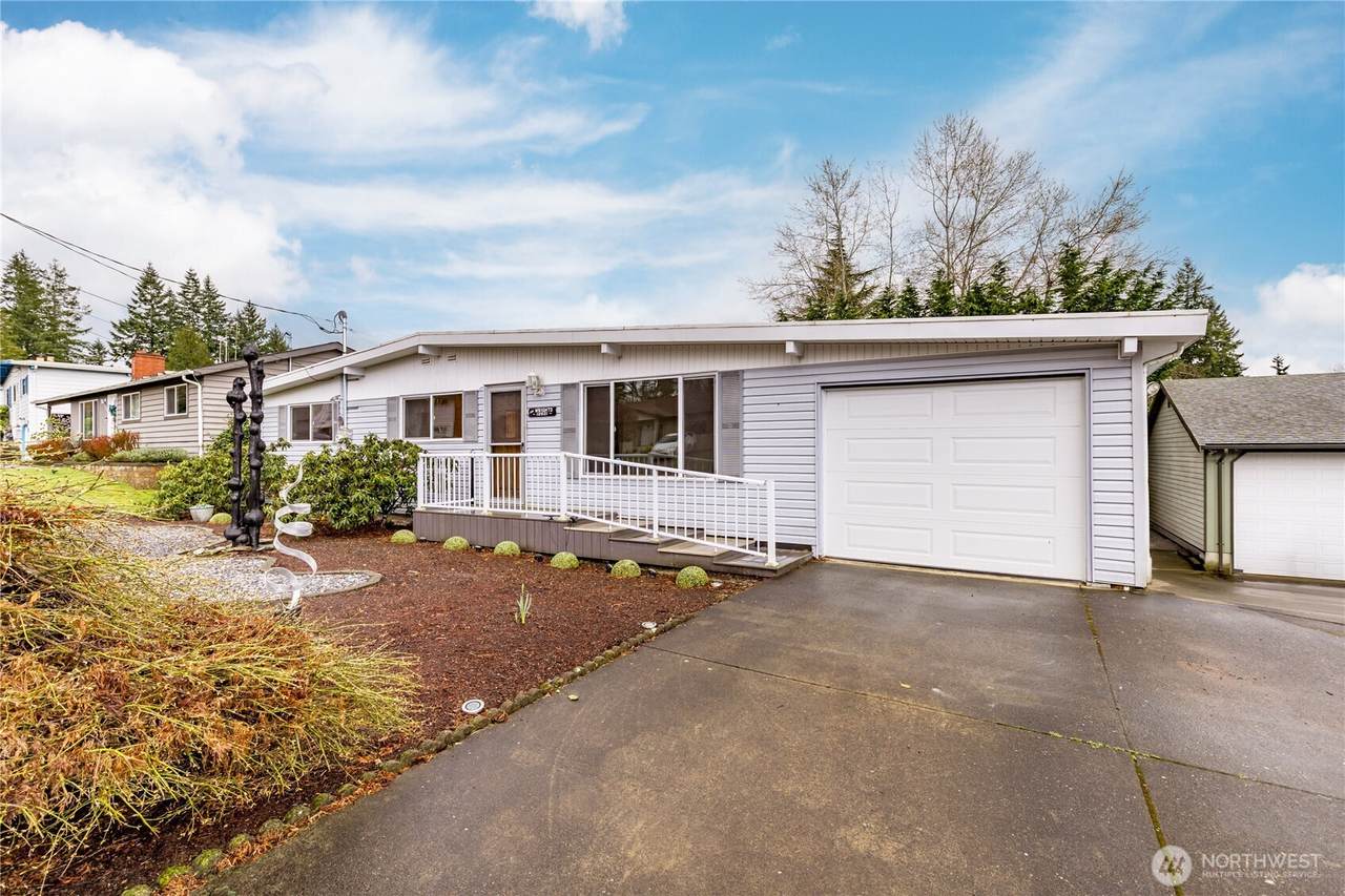 12621 158th Street - Photo 1