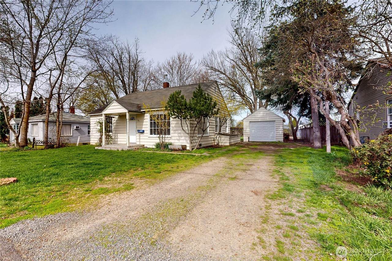 522 First - Photo 1