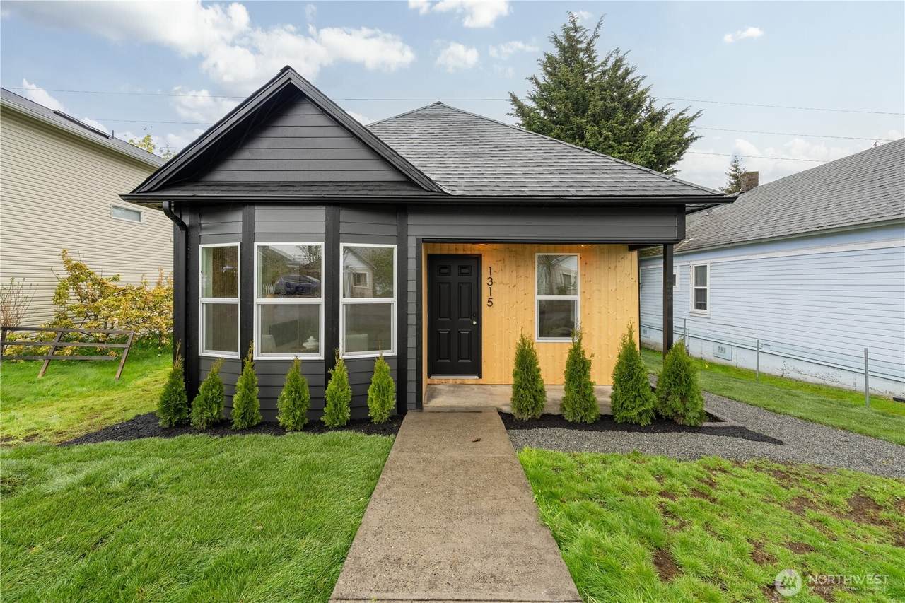 1315 Marine View Drive - Photo 1