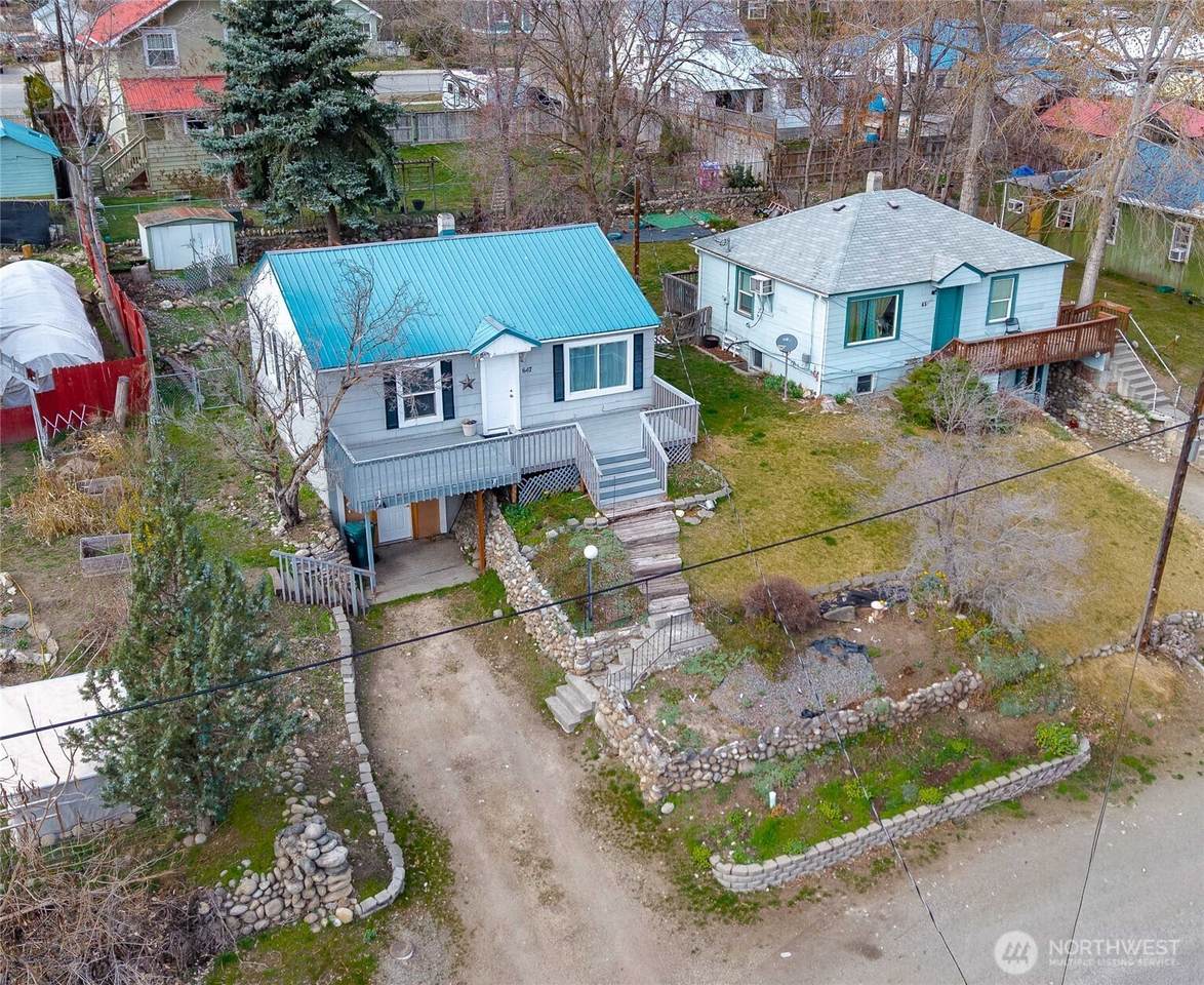 647 3rd Avenue - Photo 1