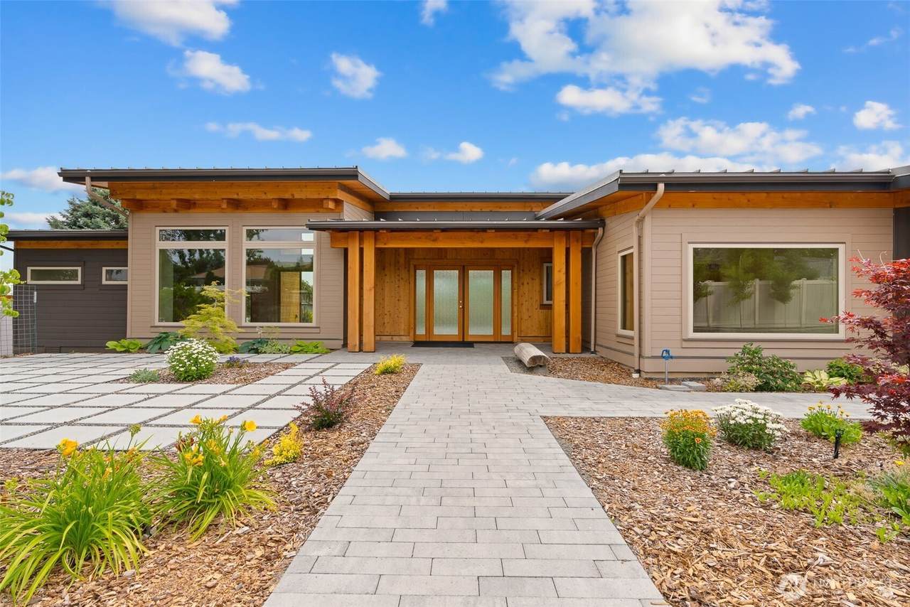 8 96th Avenue - Photo 1