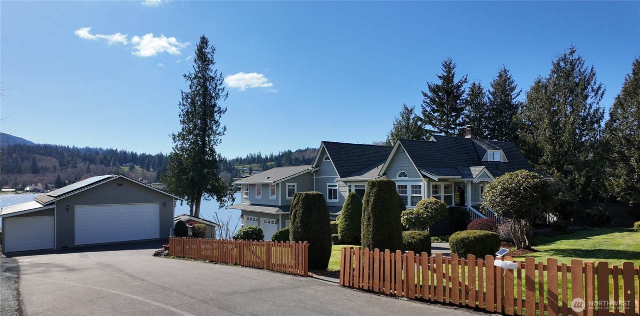17298 Lake View Boulevard - Photo 1
