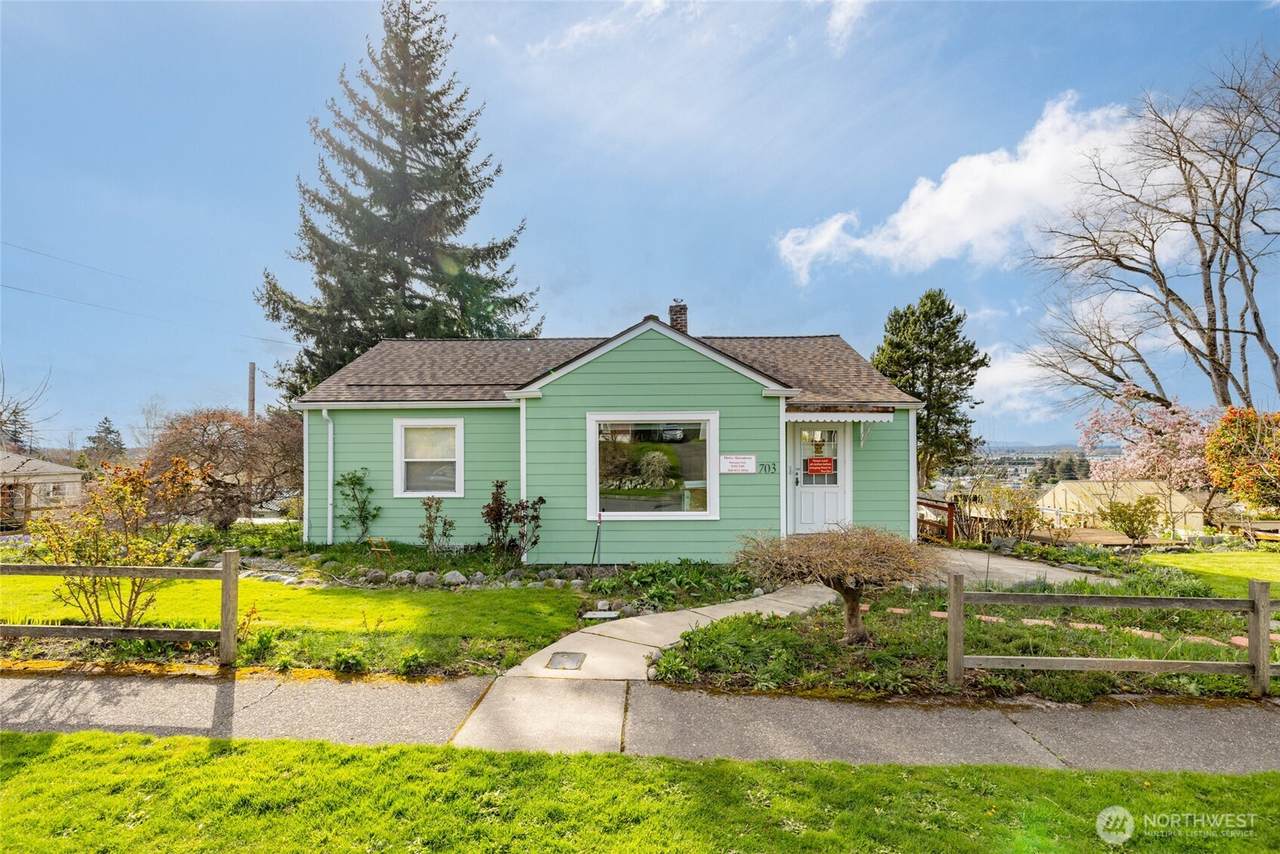703 8th Street - Photo 1
