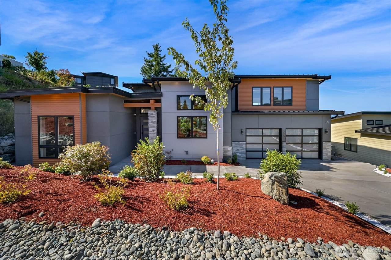 3951 Rock Ridge Pkwy - Photo 1