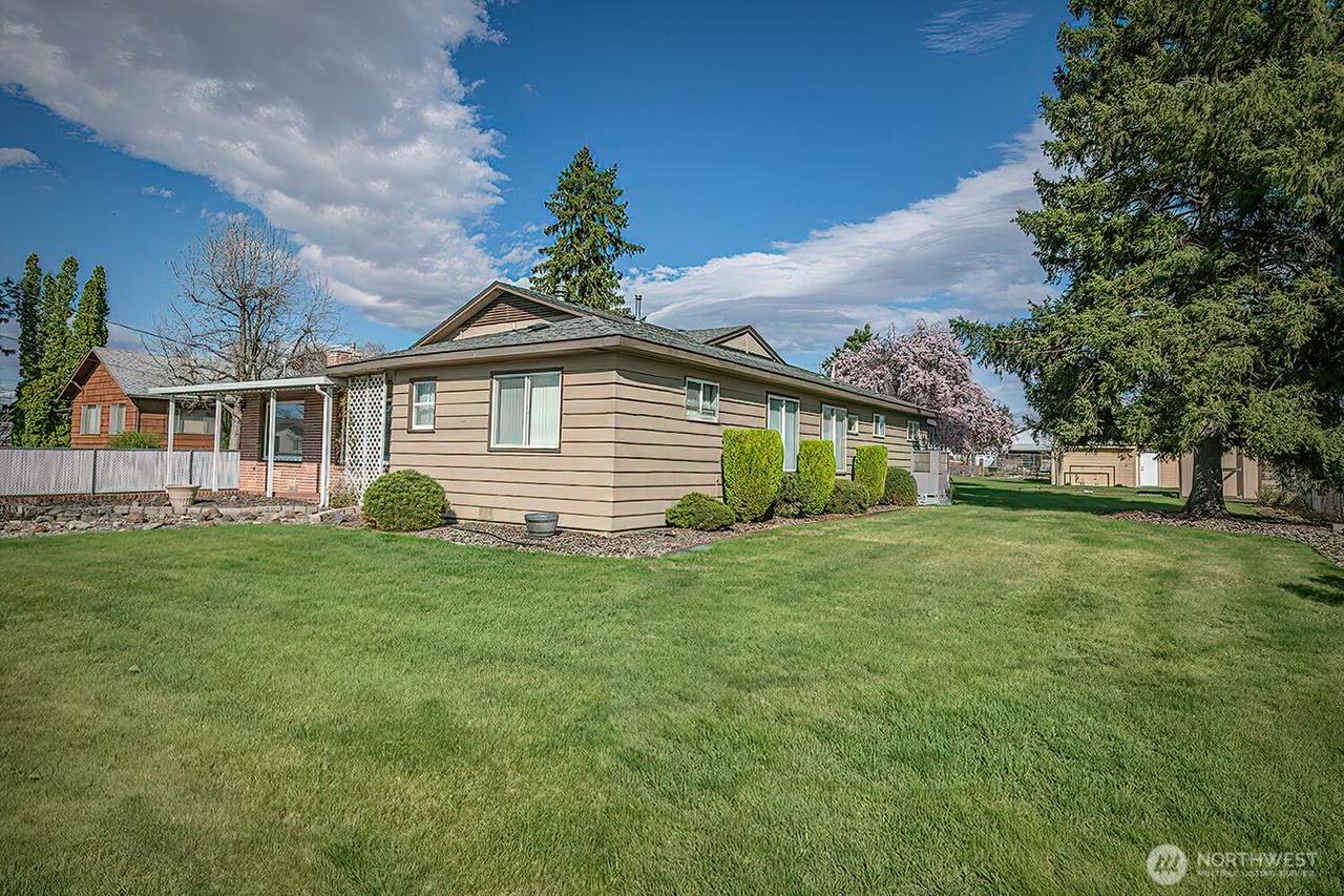 318 Lambert Avenue - Photo 1
