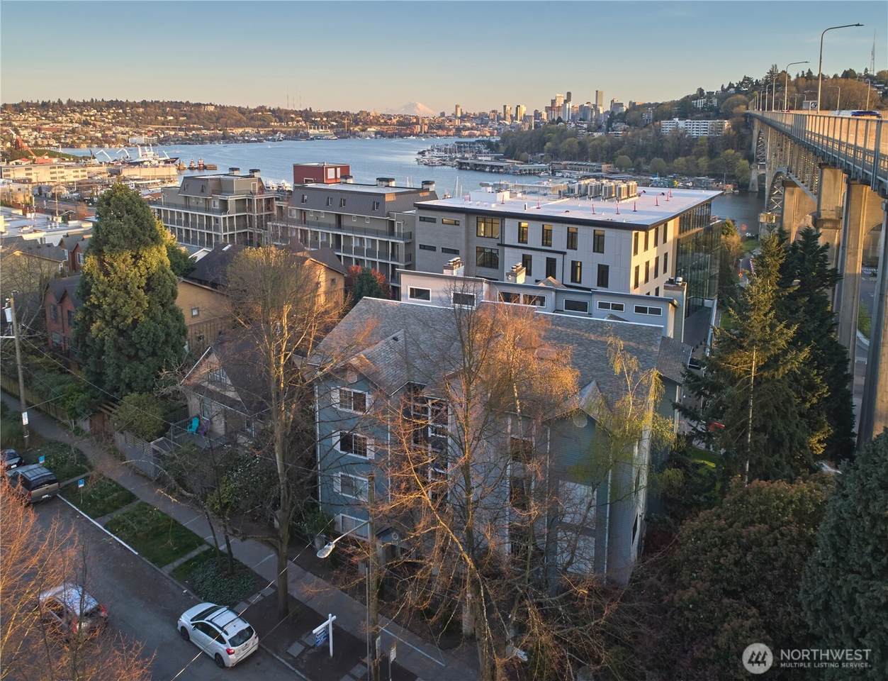 909 35TH Street - Photo 1