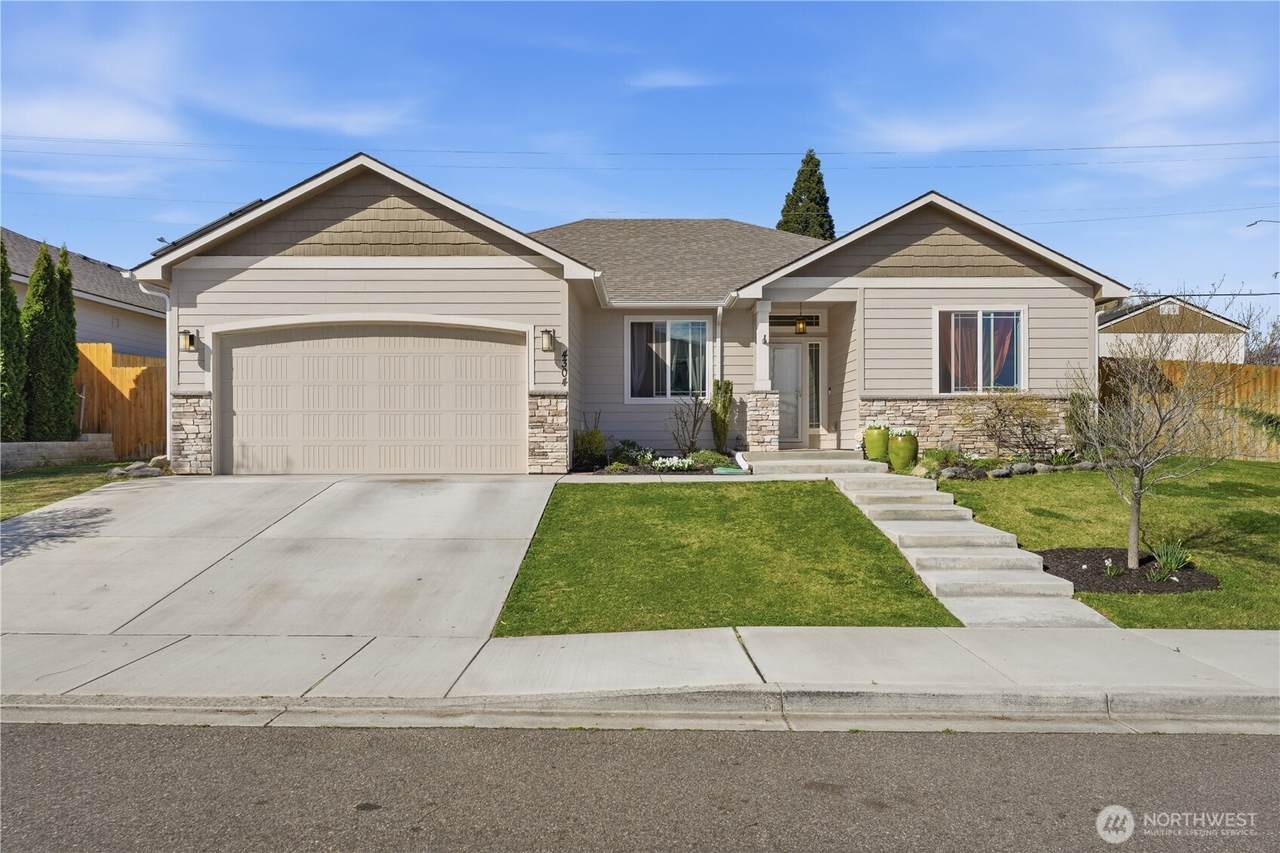 4304 Dennis Court - Photo 1