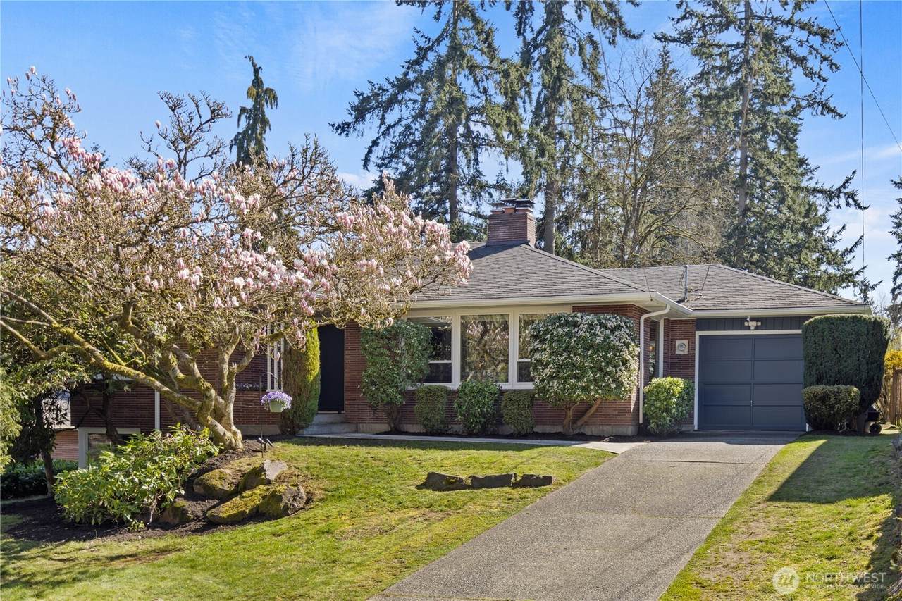 541 130th Street - Photo 1