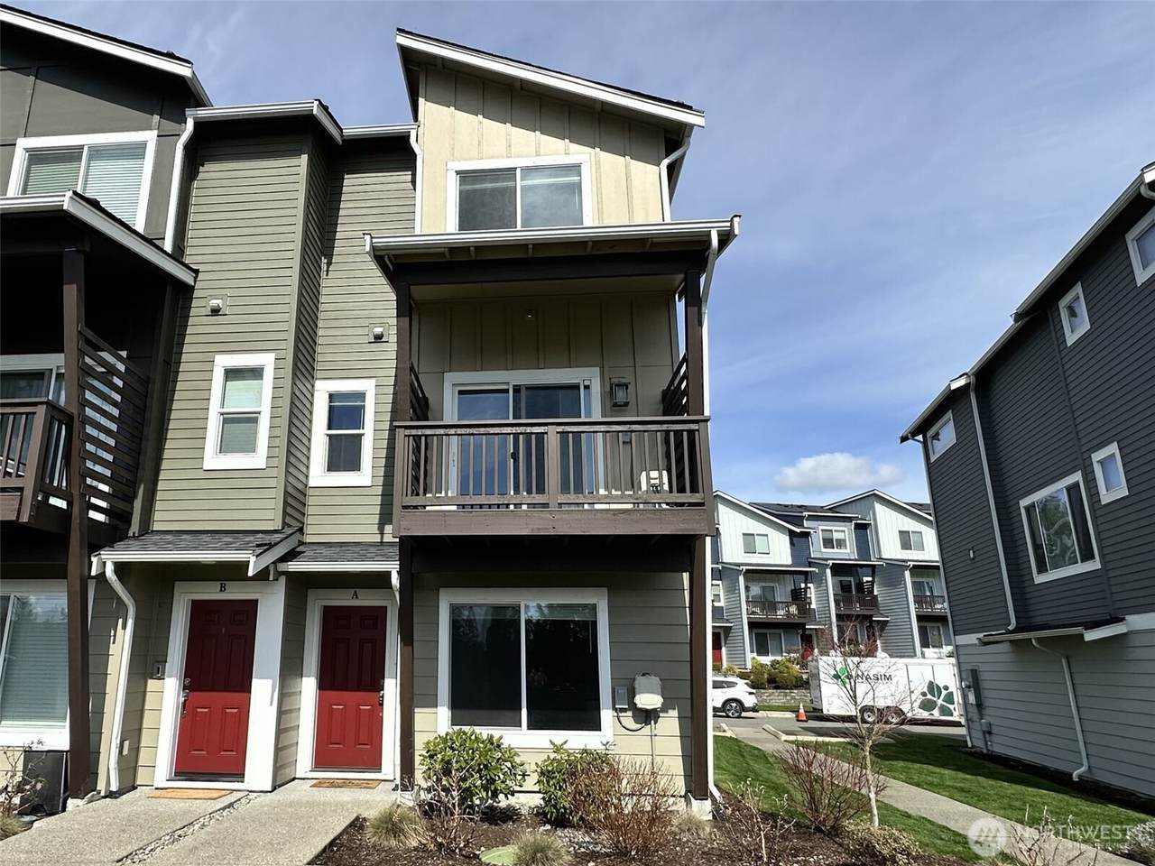 17541 110th Ave E - Photo 1