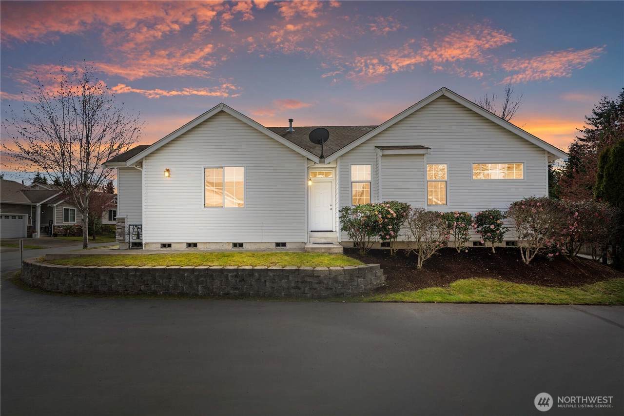 814 10th Street - Photo 1