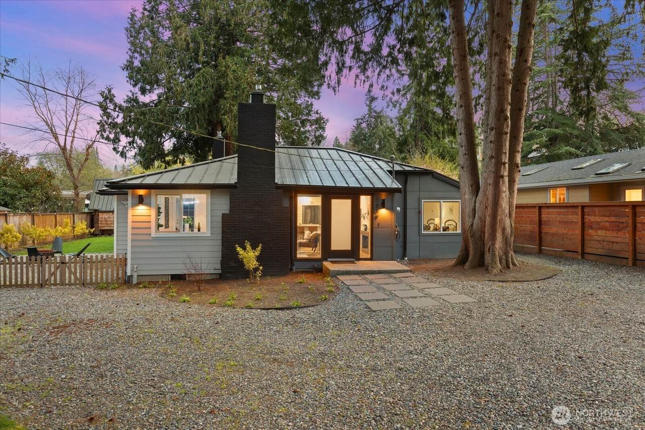 3809 105th Street - Photo 1