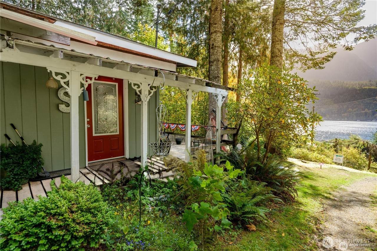 17 Thompson Point Road - Photo 1