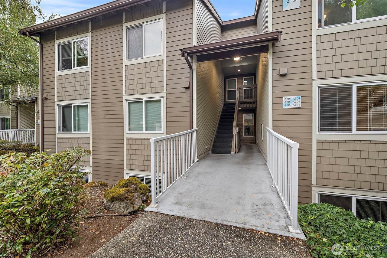 200 Mt Park Boulevard - Photo 1