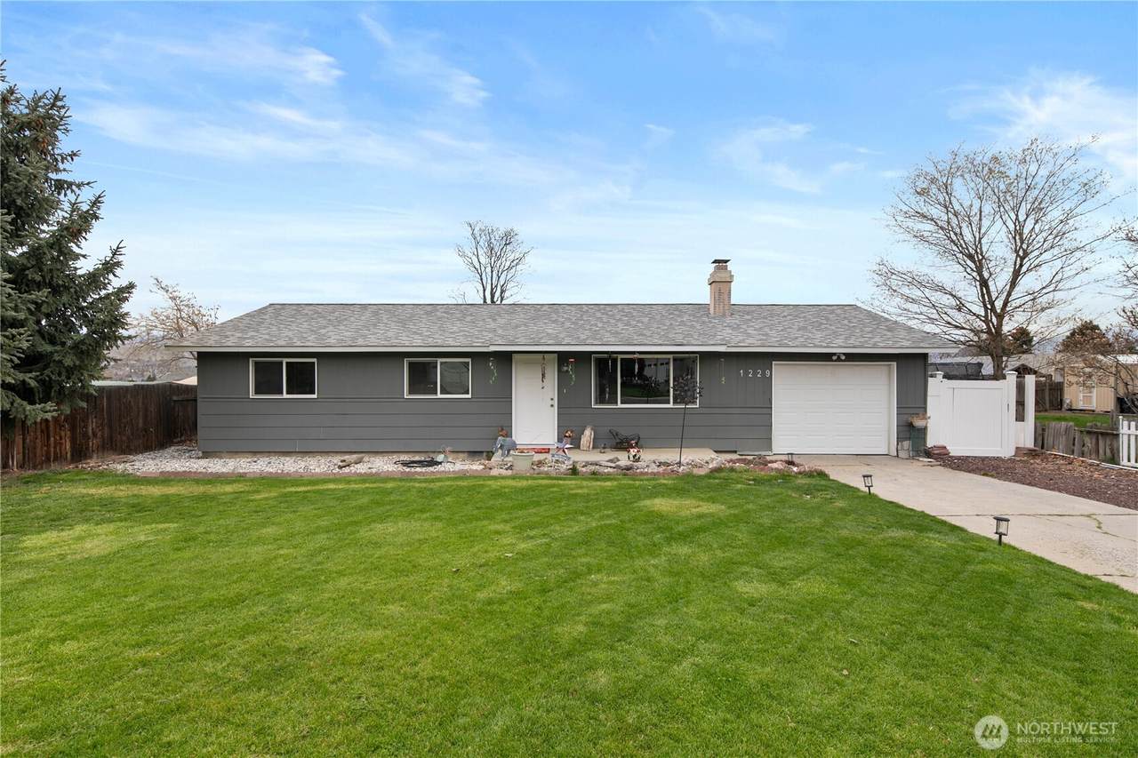 1229 Malaga Avenue - Photo 1