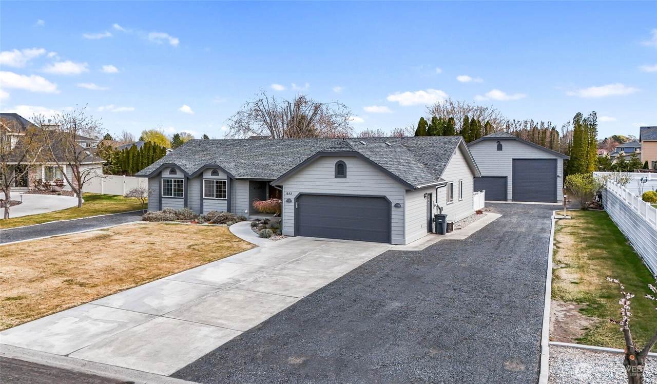 1653 Jennifer Lane - Photo 1
