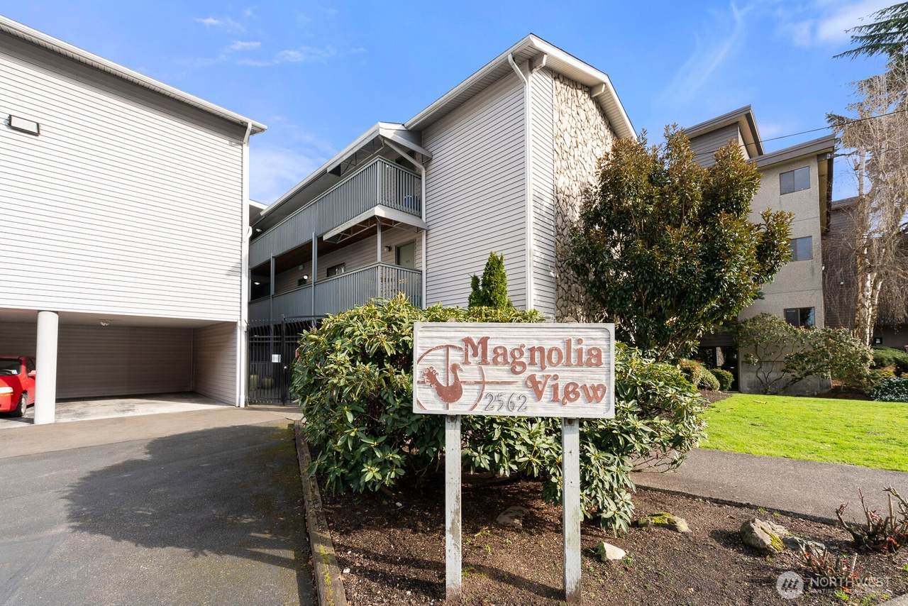 2562 Thorndyke Avenue - Photo 1