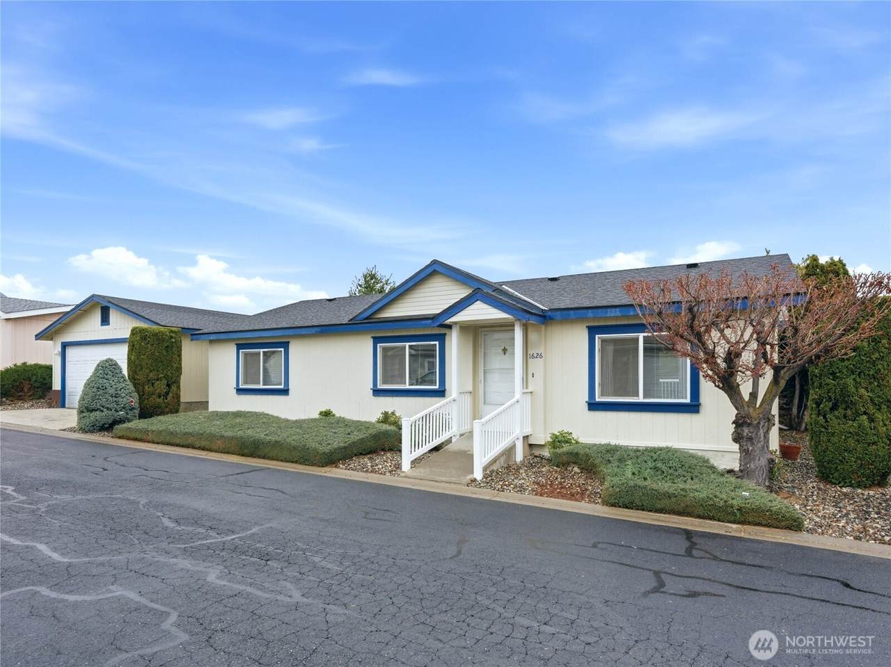 1626 Pleasant Avenue - Photo 1