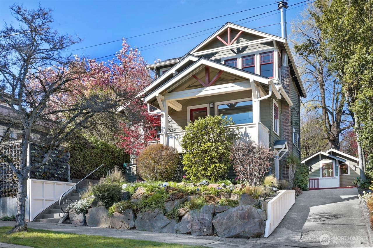 1910 38th Street - Photo 1