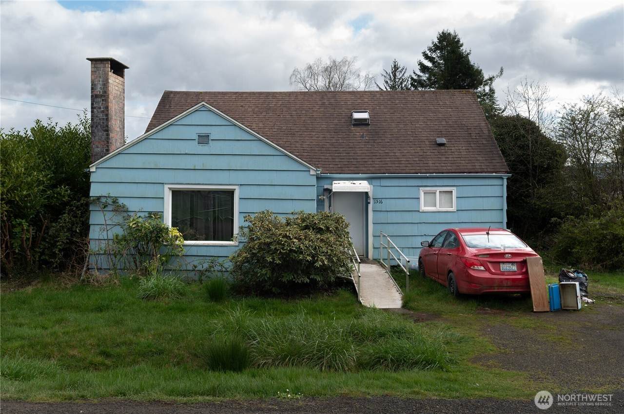 1516 Riddell Street - Photo 1