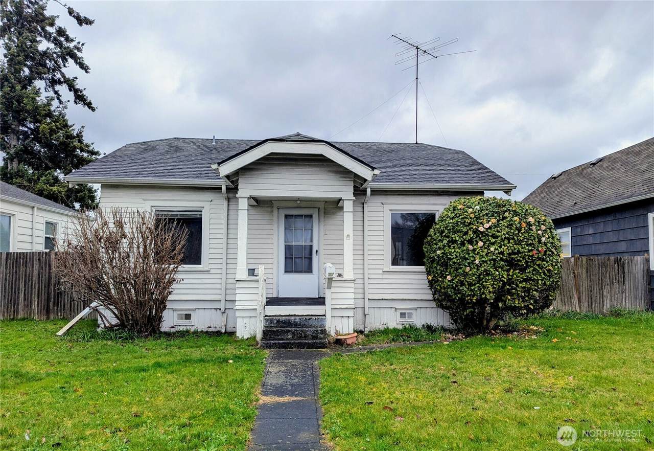 1615 4th Street - Photo 1