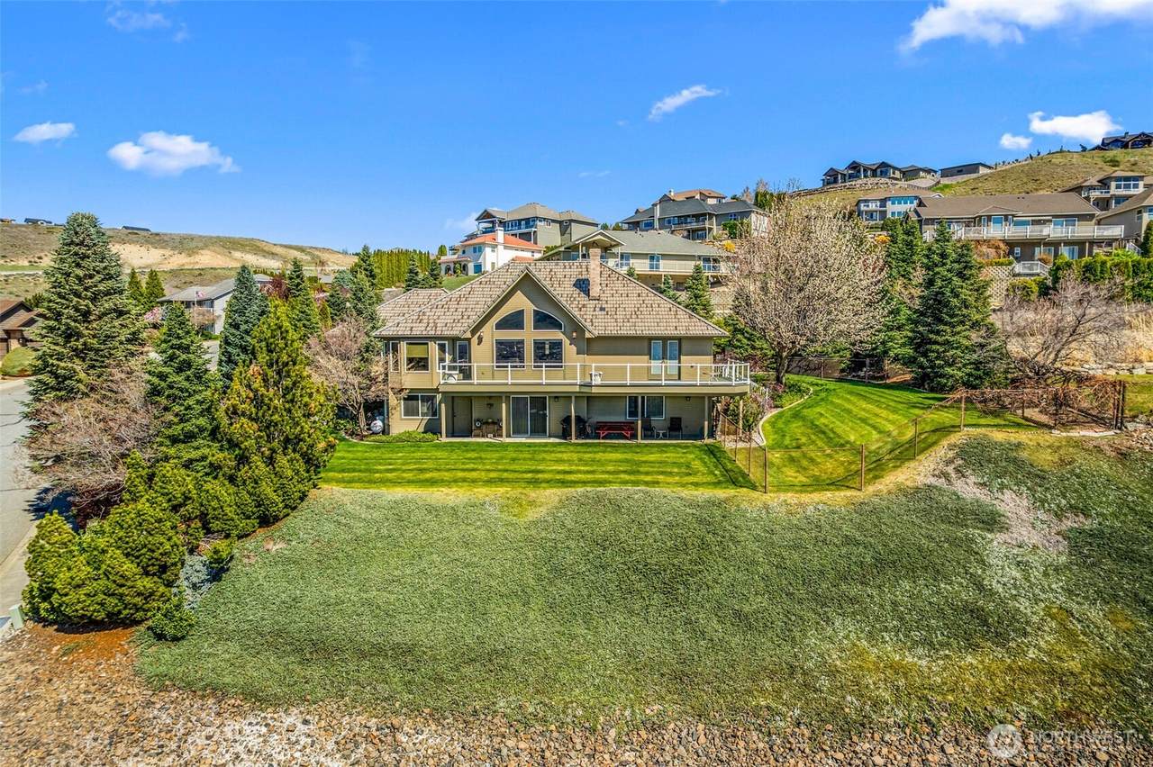 810 Briarwood Drive - Photo 1