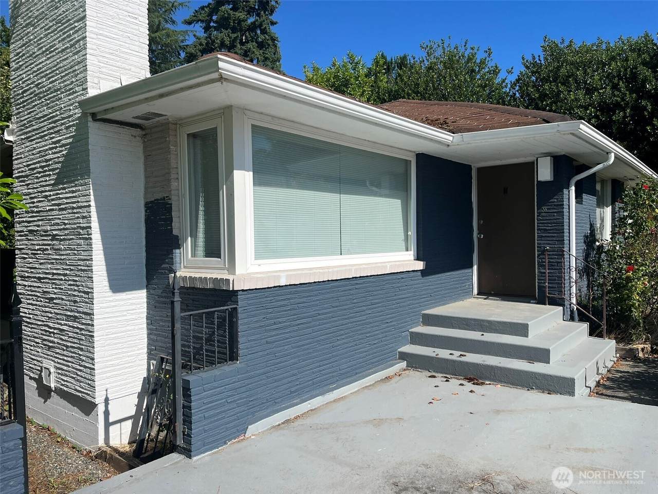 6925 52nd Avenue - Photo 1