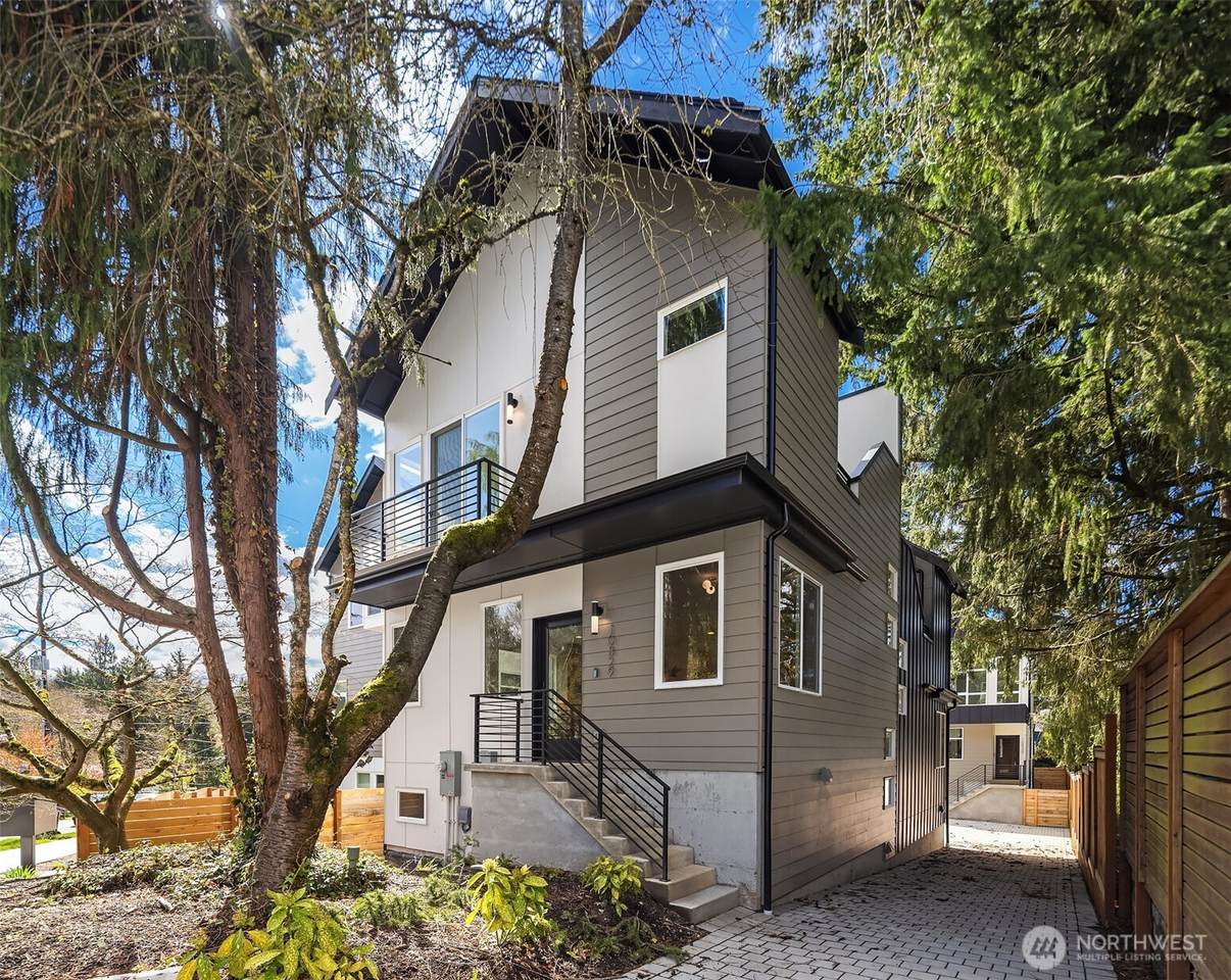 10829 11th Avenue - Photo 1