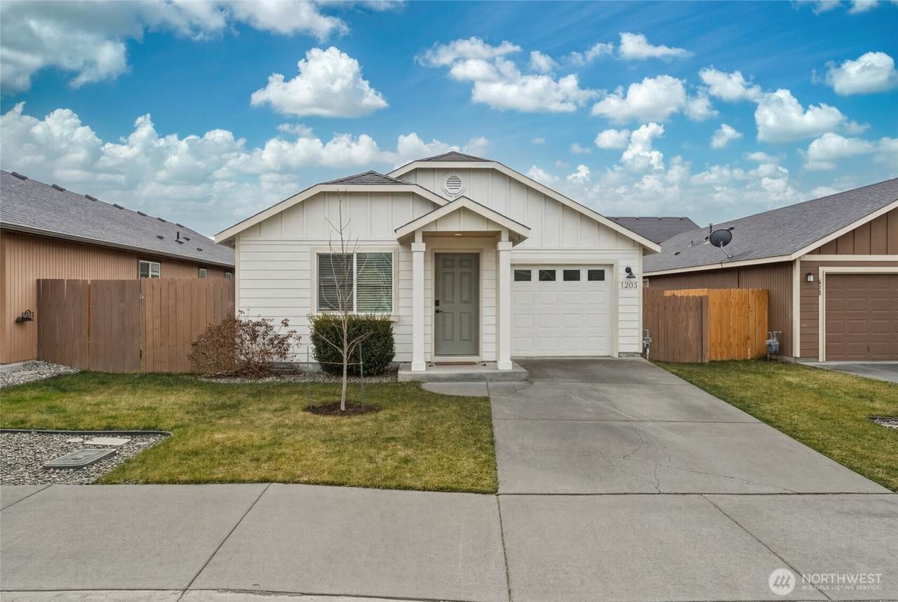 1203 SW Carver Street - Photo 1