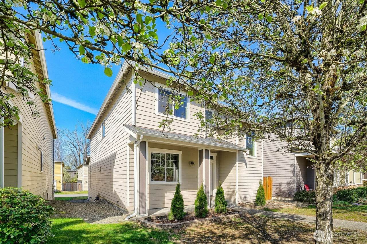 367 Graham Avenue - Photo 1
