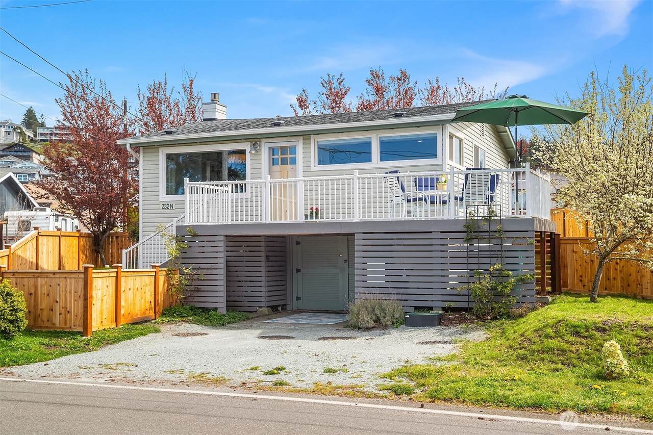 232 Sunset Drive - Photo 1